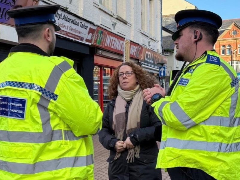 GG with police