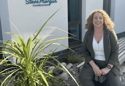 Gall fod yn ddelwedd o 1 persónur og Tektur, ið sigur _MAGGIE'S SteveMorgan Stevél SYLFAEN Morgan FOUNDATION_-2